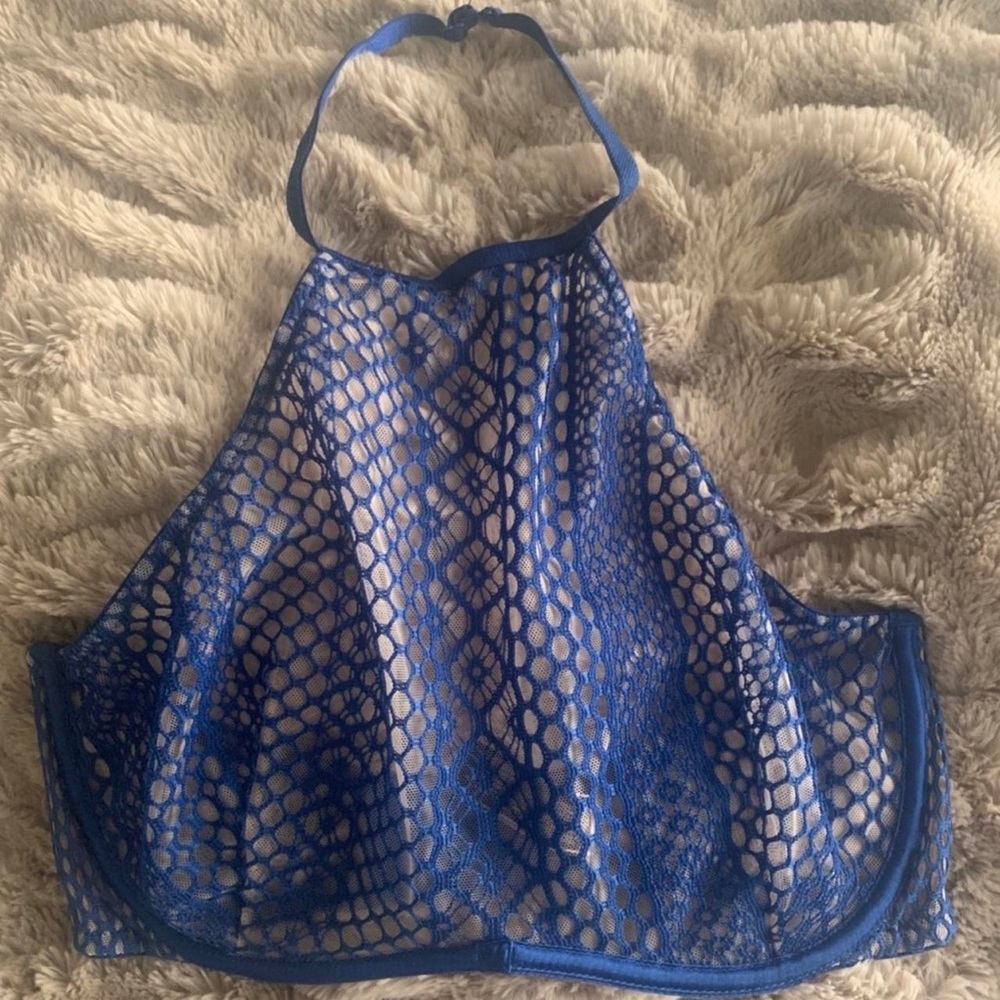 Victoria’s Secret Bra 
Size: 36D
